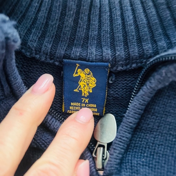 Good condition boys sweaters size 7.  Navy is polo association and green Chaps - Picture 5 of 5